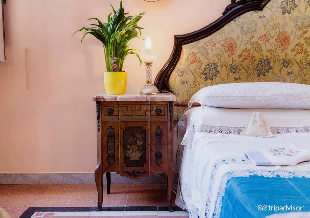 B&B Atmosfere Del Centro Storico Наполи Екстериор снимка
