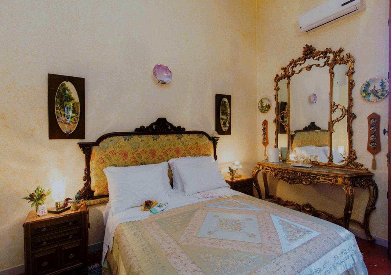 B&B Atmosfere Del Centro Storico Наполи Екстериор снимка