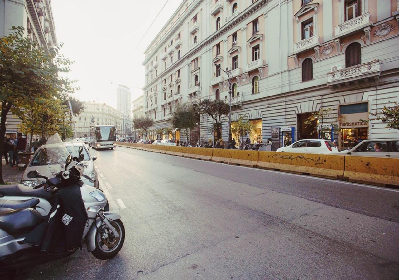B&B Atmosfere Del Centro Storico Наполи Екстериор снимка