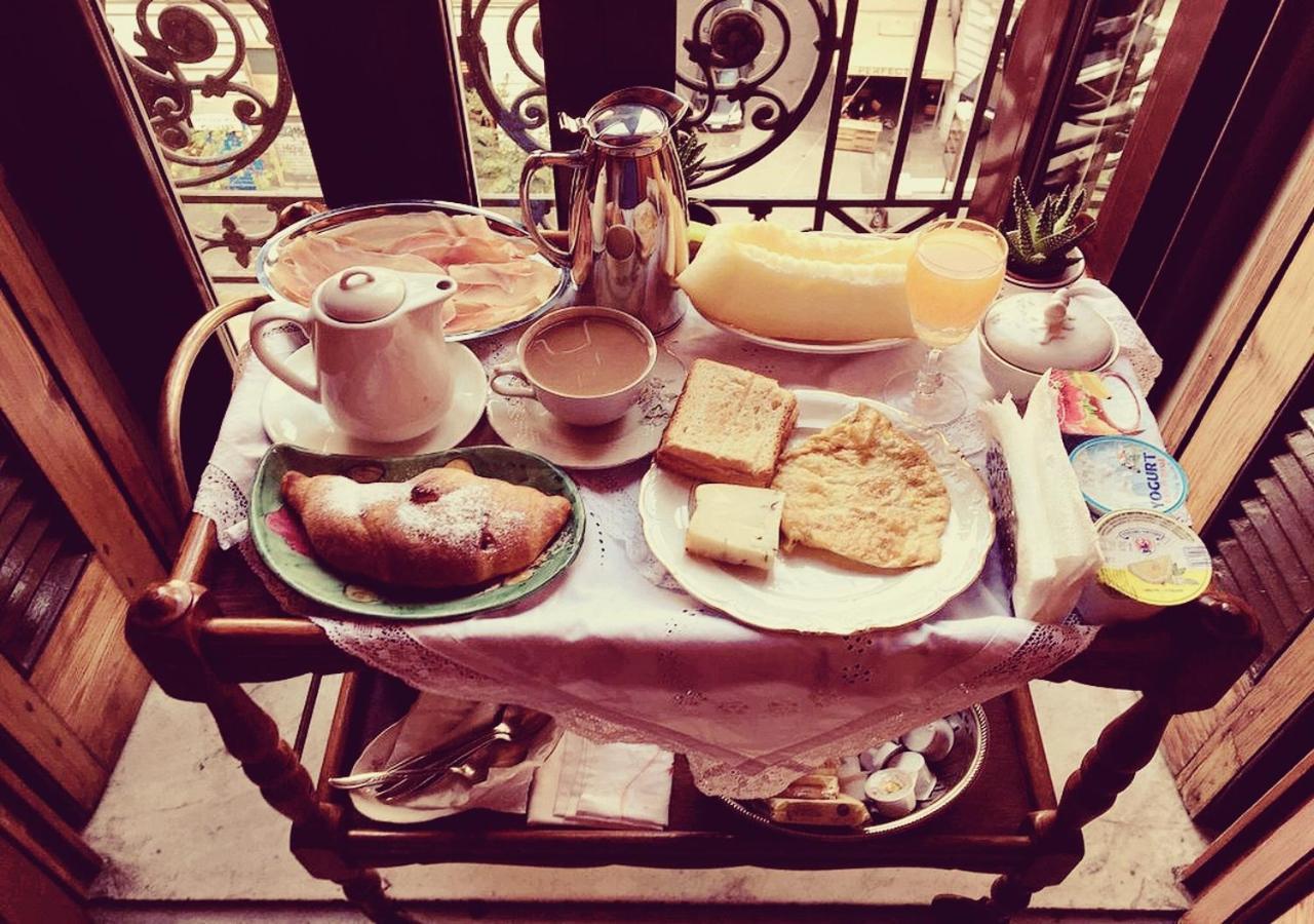 B&B Atmosfere Del Centro Storico Наполи Екстериор снимка