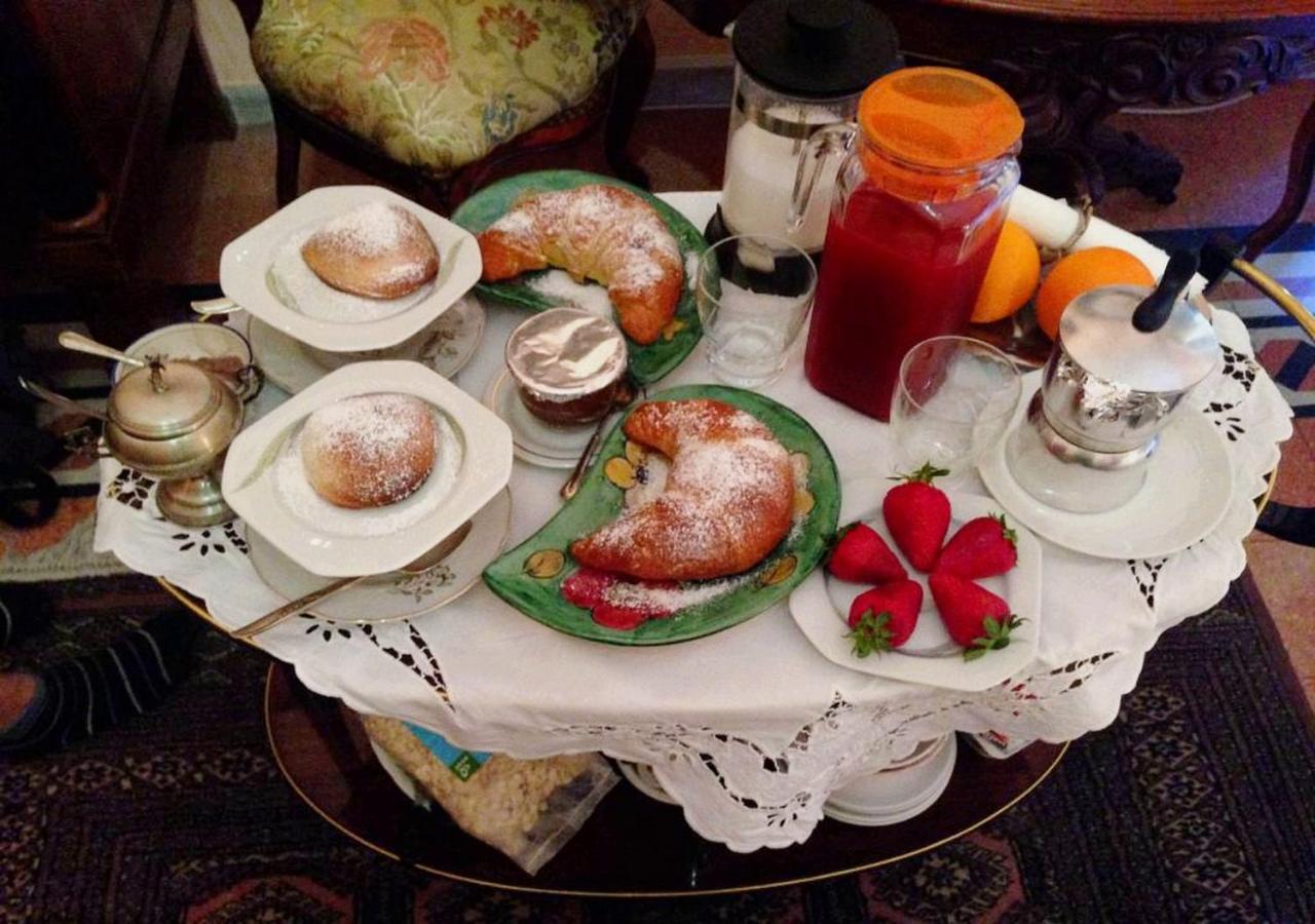 B&B Atmosfere Del Centro Storico Наполи Екстериор снимка